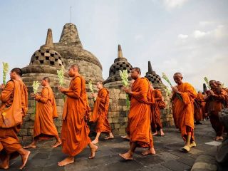 Damainya Libur Panjang dan Cahaya Waisak 2025 Menyatu di Seluruh Nusantara